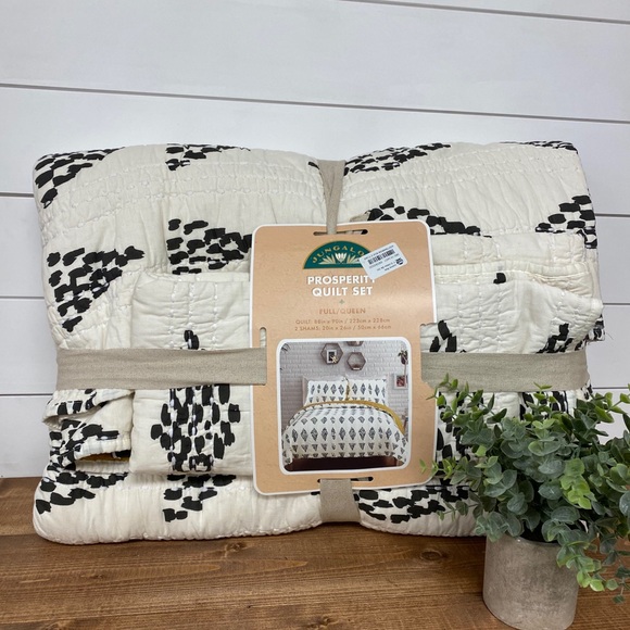 Maggie B’s Home Decor - Picture 2 of 6